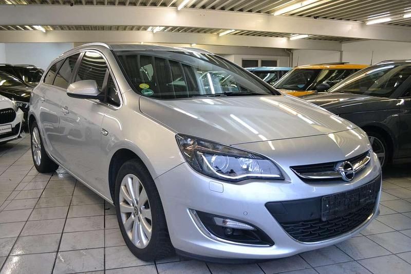 Gebraucht Opel Astra Exklusiv 165 PS (121 kW) 2014 Argon silber/ice silver (m2) Kombi