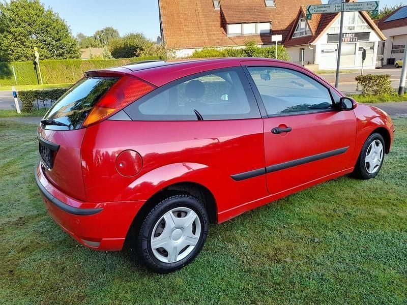 Gebraucht Ford Focus Trend 101 PS (74 kW) 2002 Rot Limousine