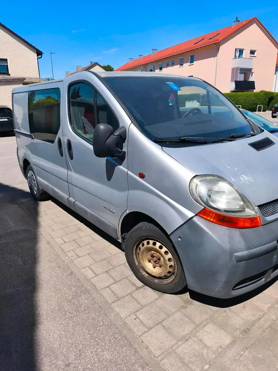 Occasion Renault Trafic 101 ch (74 kW) 2005 Argent Monospace