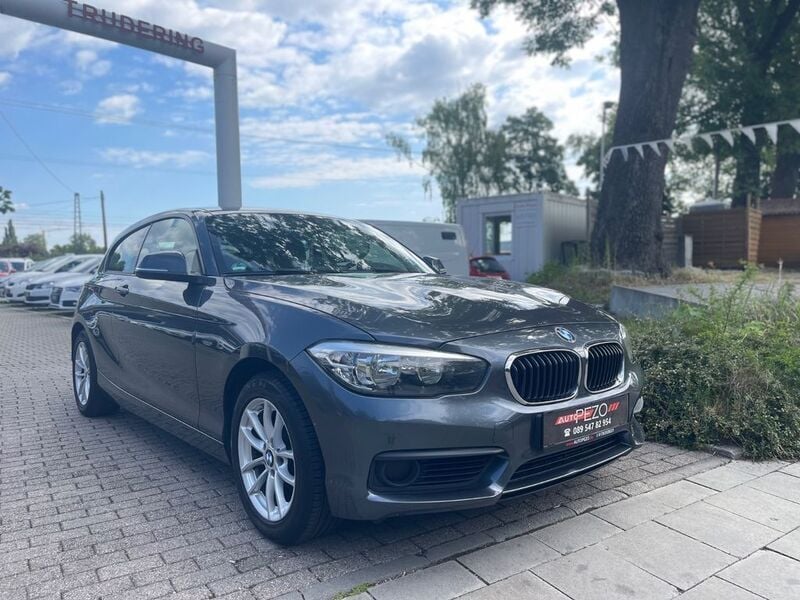 Grau Gebraucht 2017 BMW 118 Sport Line Kleinwagen | 8.899 € (Superpreis) - Bild 1/4
