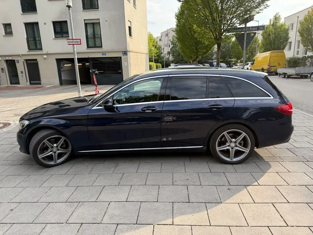 Gebraucht Mercedes C220 Avantgarde 170 PS (125 kW) 2015 Blau Limousine