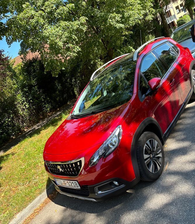 Rot Gebraucht 2016 Peugeot 2008 Allure SUV | 12.500 € (Etwas zu teuer) - Bild 1/2
