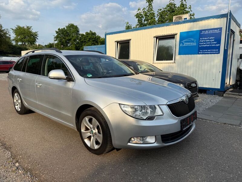 Silber Gebraucht 2012 Skoda Superb Ambition Kombi | 6.950 € (Fairer Preis) - Bild 1/4