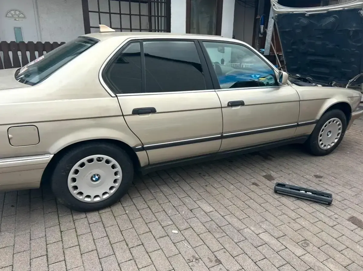 Gebraucht BMW 730 188 PS (138 kW) 1989 Gold Limousine