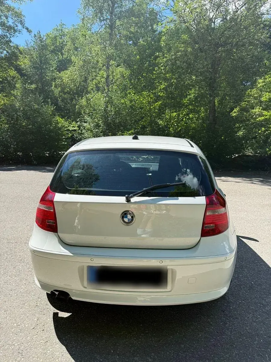 Gebraucht BMW 116 122 PS (89 kW) 2010 Weiß Kleinwagen
