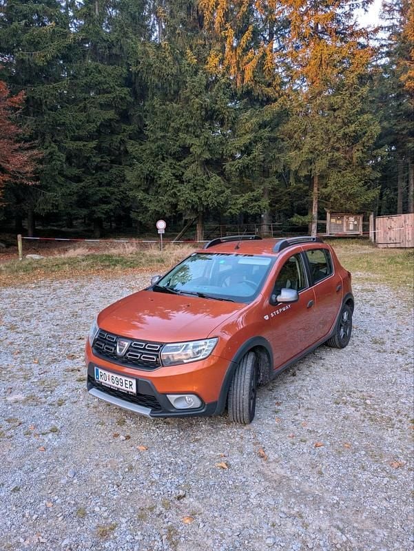 Orange Gebraucht 2017 Dacia Sandero Stepway Kleinwagen | 5.299 € (Fairer Preis) - Bild 1/4