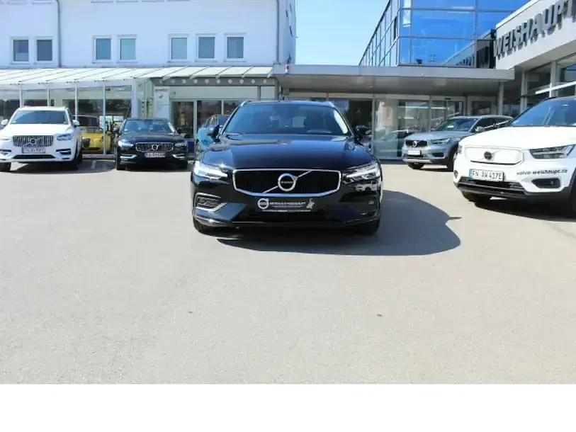 Gebraucht Volvo V60 Momentum 197 PS (144 kW) 2021 Onyx black / (schwarz) Kombi