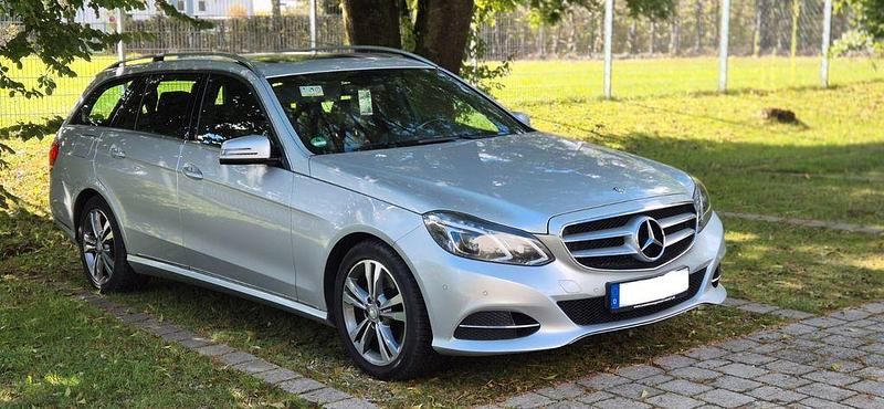 Silber Gebraucht 2013 Mercedes E300 Avantgarde Kombi | 13.900 € (Fairer Preis) - Bild 1/4