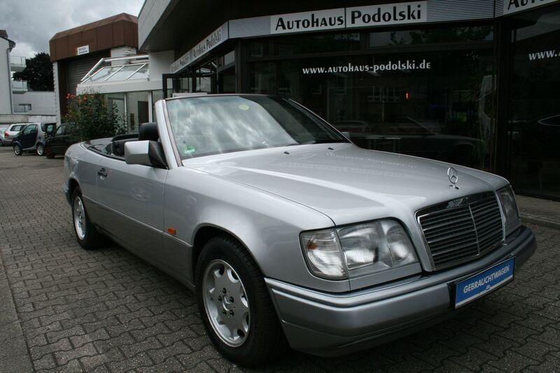 Silber Gebraucht 1994 Mercedes E200 Cabrio | 24.124 € - Bild 1/4