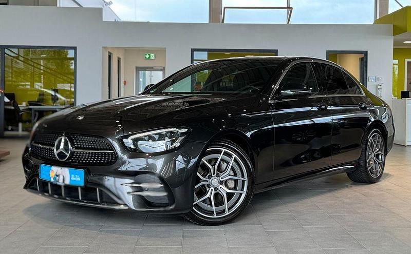 Grau Gebraucht 2021 Mercedes E220 Limousine | 42.995 € (Teuer) - Bild 1/4