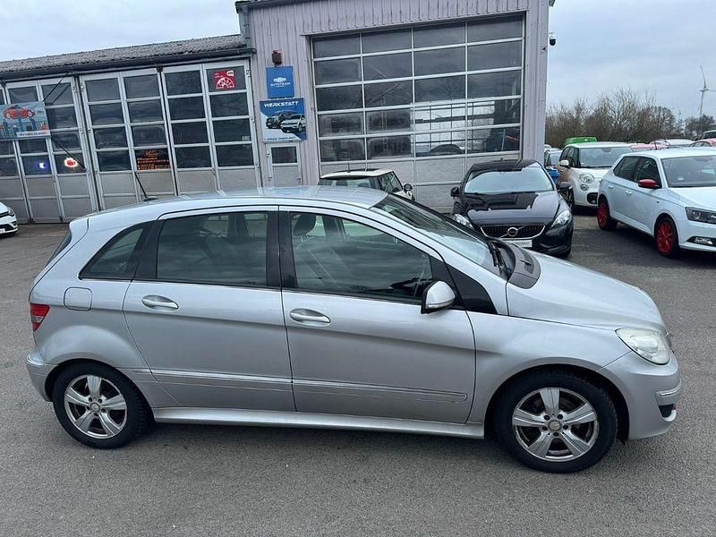 Gebraucht Mercedes B200 140 PS (102 kW) 2009 Silber Van / Kleinbus