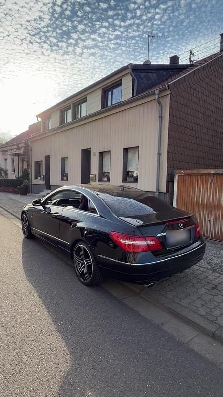 Gebraucht Mercedes E250 204 PS (150 kW) 2009 Schwarz Coupé