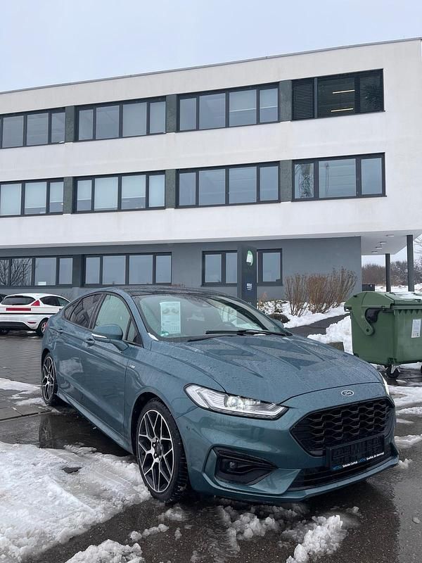 Blau Gebraucht 2019 Ford Mondeo ST-Line Limousine | 13.600 € (Etwas zu teuer) - Bild 1/4