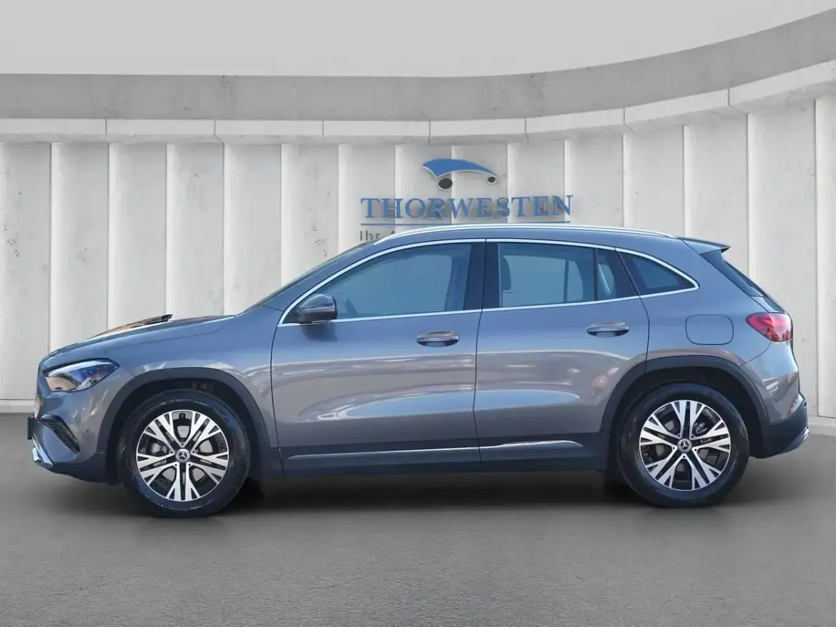 Gebraucht Mercedes GLA180 Progressive 136 PS (100 kW) 2024 Lack mountaingrau SUV