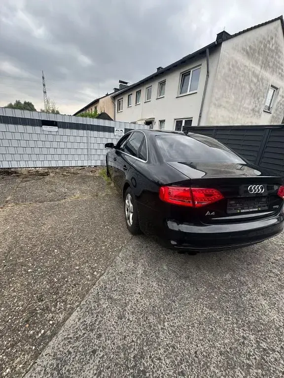 Gebraucht Audi A4 Ambiente 120 PS (88 kW) 2011 Schwarz Limousine
