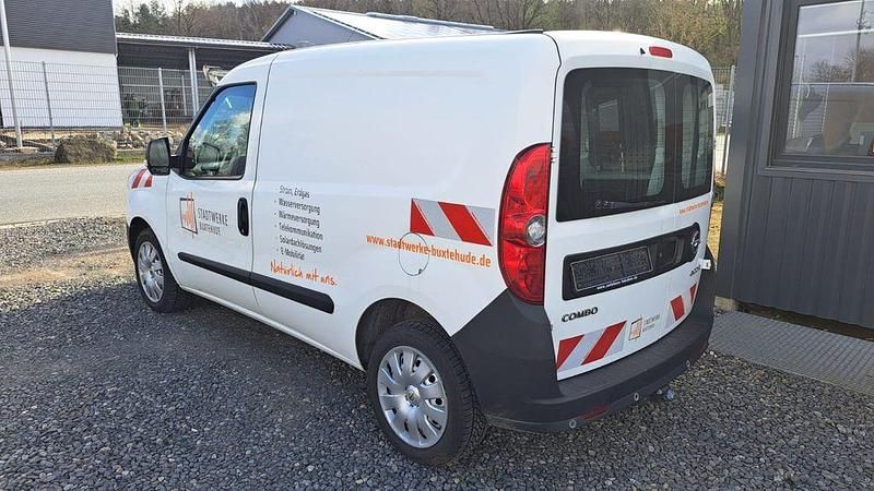 Gebraucht Opel Combo 120 PS (88 kW) 2018 Weiß Van / Kleinbus