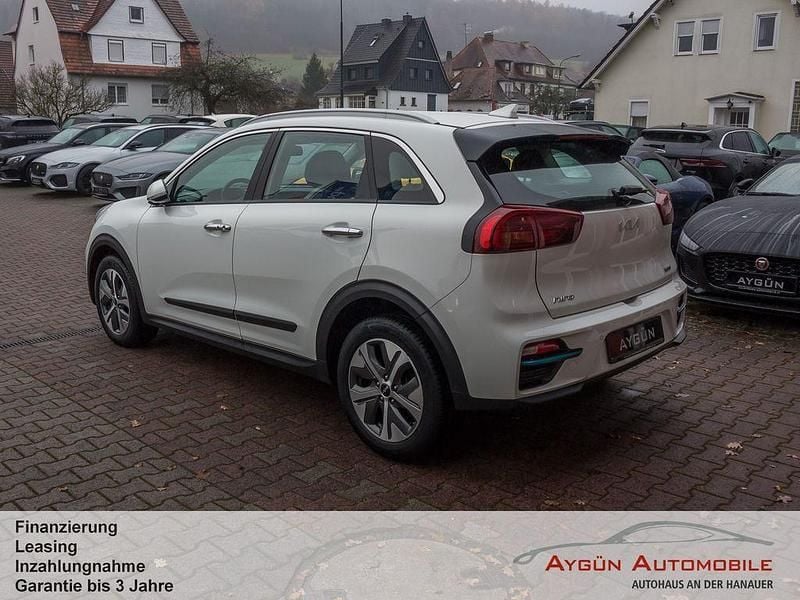 Gebraucht Kia Niro Vision 100 kW (136 PS) 2022 Weiß SUV