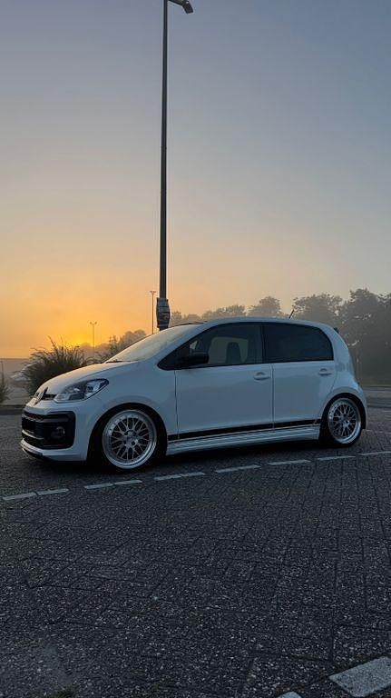 Weiß Gebraucht 2021 VW up! GTI Kleinwagen | 17.450 € (Etwas zu teuer) - Bild 1/4