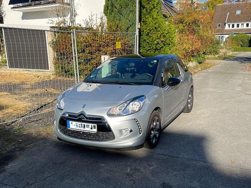 Silber Gebraucht 2012 Citroën DS3 Kleinwagen | 6.200 € - Bild 1/4