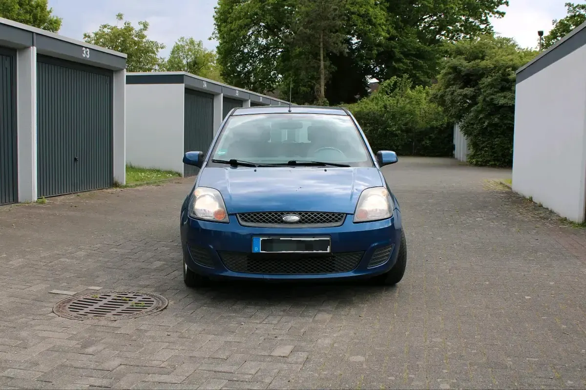 Gebraucht Ford Fiesta 69 PS (50 kW) 2007 Blau Kleinwagen