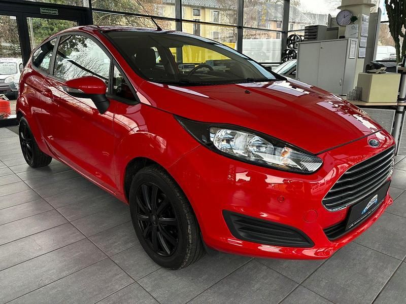 Gebraucht Ford Fiesta 101 PS (74 kW) 2013 Rot Kleinwagen