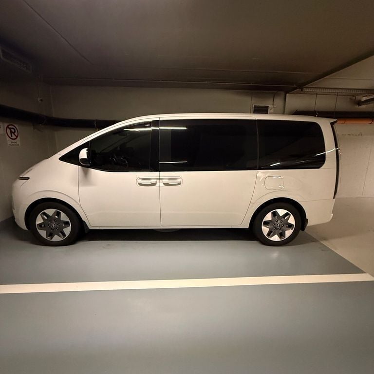 Weiß Gebraucht 2023 Hyundai Staria Trend Van | 43.000 € (Fairer Preis) - Bild 1/4