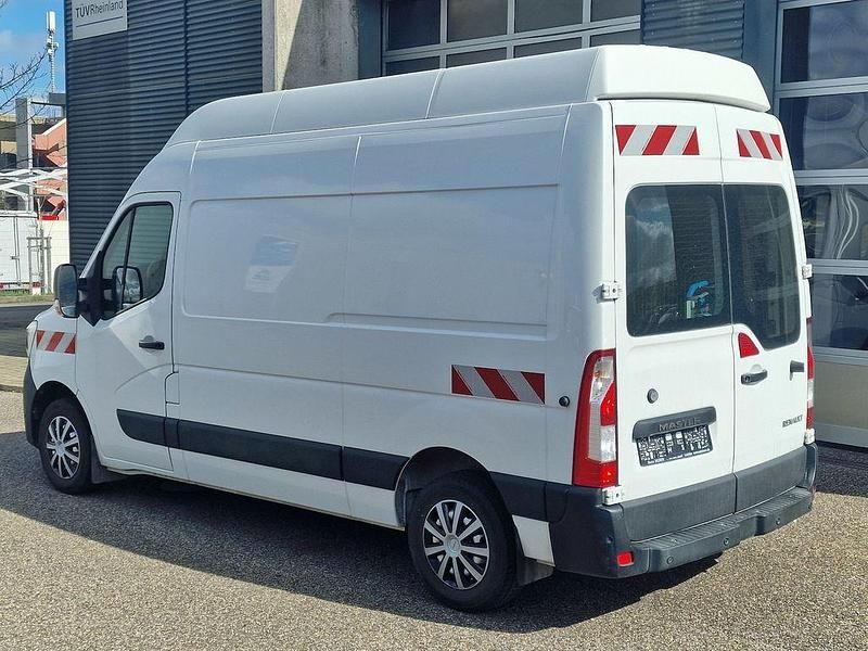 Second-hand Renault Master 135 CP (99 kW) 2021 Alb Monovolum