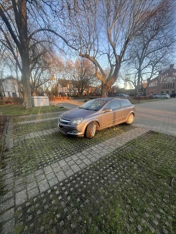 Grau Gebraucht 2006 Opel Astra Edition Coupé | 2.250 € (Fairer Preis) - Bild 1/4