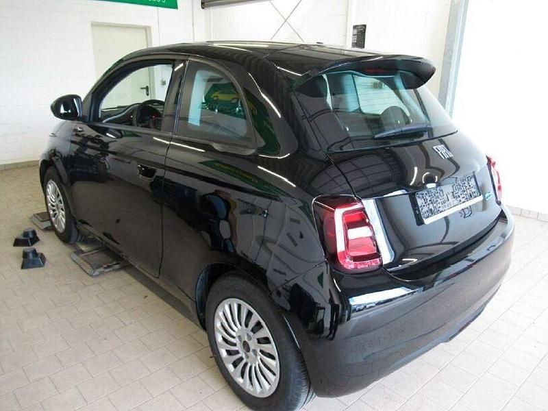Gebraucht Fiat 500e 50 kW (69 PS) 2021 Onyx schwarz (10n) Kleinwagen