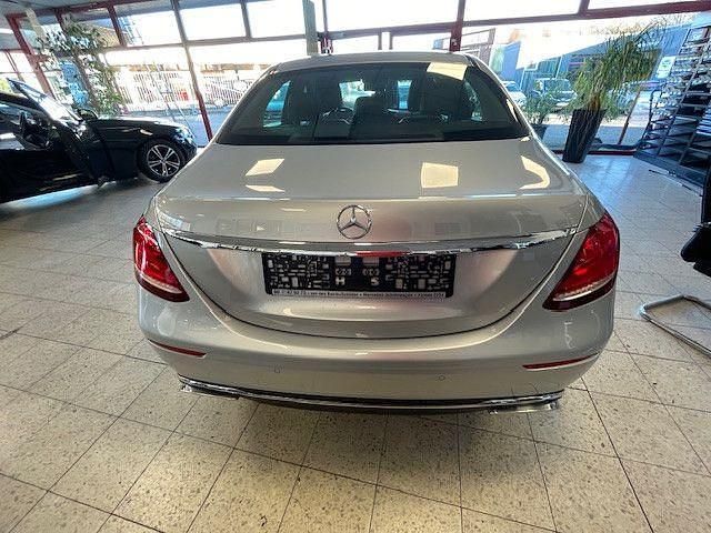 Gebraucht Mercedes E200 197 PS (144 kW) 2020 Iridiumsilber  metalliclack Limousine