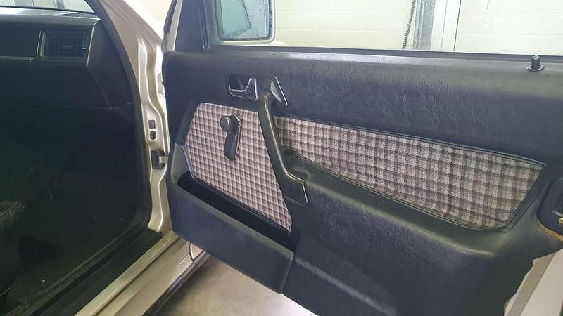 Gebraucht Mercedes 190 185 PS (136 kW) 1985 Rauchsilber met. Limousine