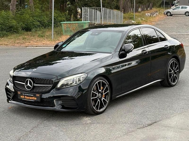 Grün Gebraucht 2019 Mercedes C300 AMG line Limousine | 29.950 € (Guter Preis) - Bild 1/4