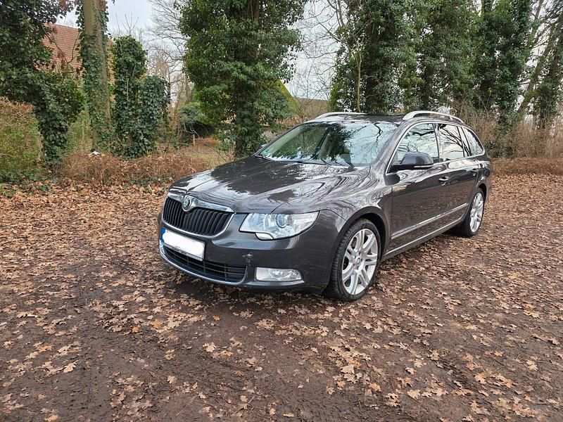 Gebraucht Skoda Superb Elegance 170 PS (125 kW) 2011 Braun Kombi