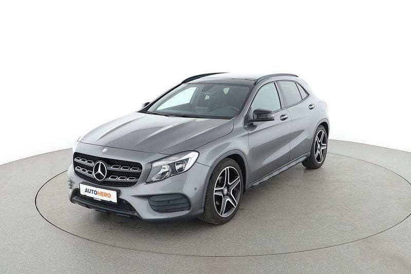 Grau Gebraucht 2017 Mercedes GLA200 AMG line SUV | 18.490 € (Fairer Preis) - Bild 1/3
