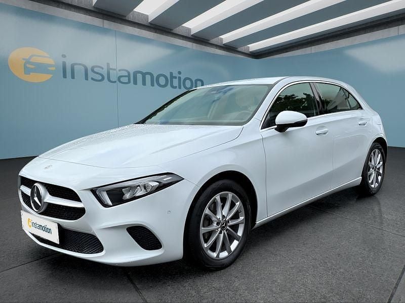 Weiß Gebraucht 2022 Mercedes A200 Limousine | 27.299 € (Etwas zu teuer) - Bild 1/4