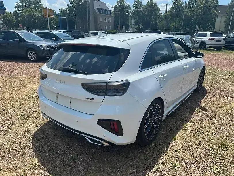 Gebraucht Kia Ceed GT GT-Line 160 PS (117 kW) 2022 Cararraweiss Limousine