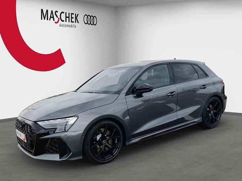 Daytonagrau perleffekt Gebraucht 2025 Audi RS3 Sportback Ambiente Kleinwagen | 63.666 € (Superpreis) - Bild 1/4
