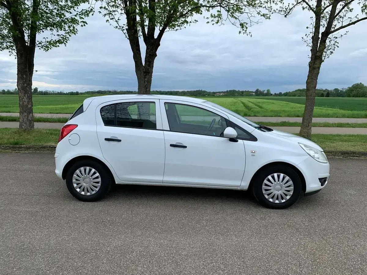 Gebraucht Opel Corsa Selection 80 PS (58 kW) 2009 Casabl/arctic/eisweiss/kaolin Limousine