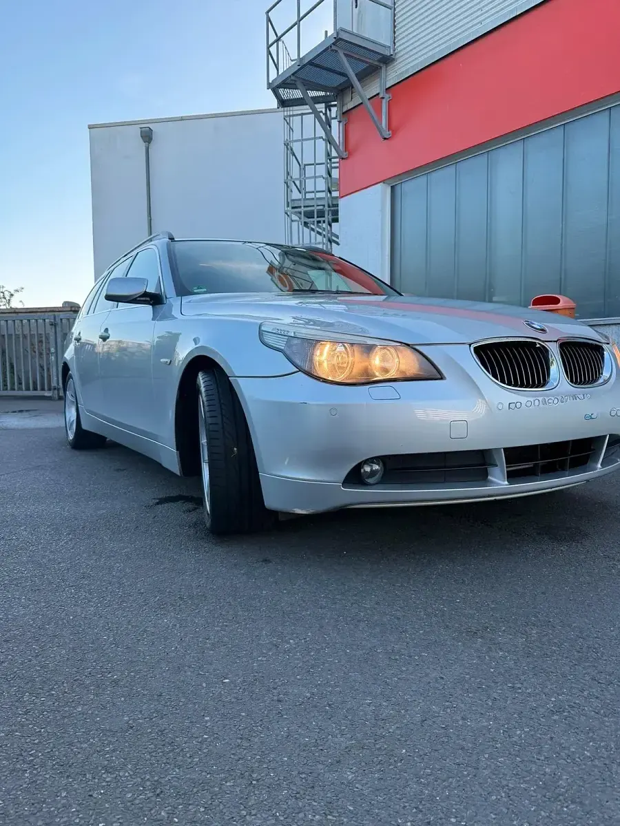 Gebraucht BMW 523 177 PS (130 kW) 2006 Silber Kombi