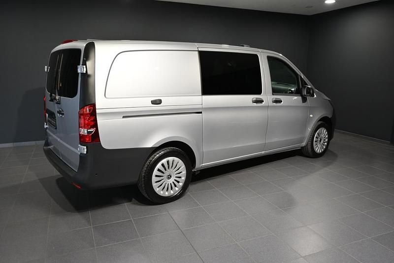 Gebraucht Mercedes Vito 163 PS (119 kW) 2024 Brillantsilber metallic Van