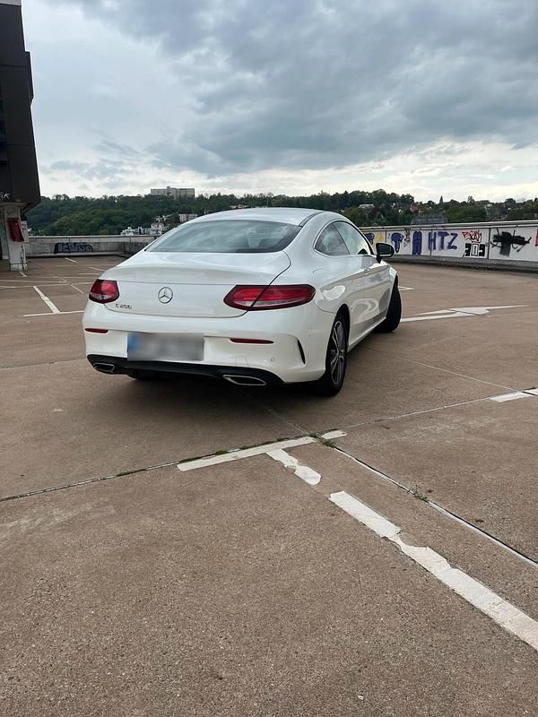 Gebraucht Mercedes C250 211 PS (155 kW) 2017 Weiß Coupé
