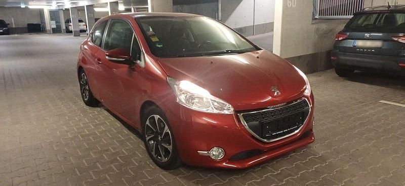 Gebraucht Peugeot 208 Active 95 PS (69 kW) 2012 Rot Kleinwagen