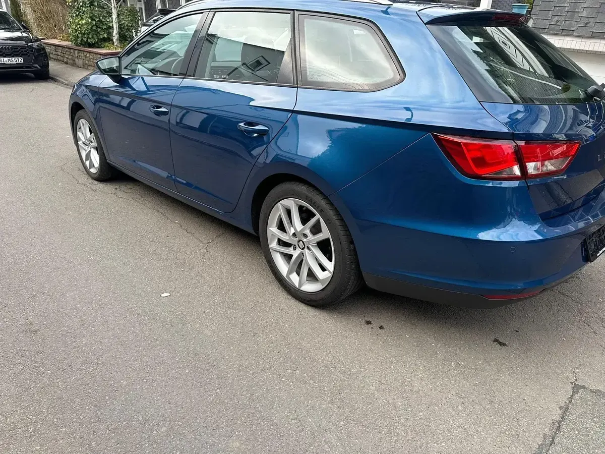Używany Seat Leon ST 150 KM (110 kW) 2016 Niebieski Kombi