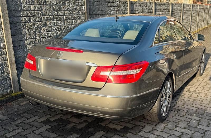 Gebraucht Mercedes E200 184 PS (135 kW) 2010 Coupé