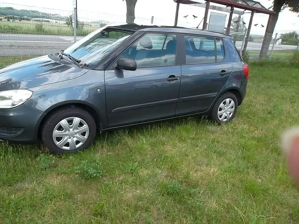 Gebraucht Skoda Fabia Ambition 60 PS (44 kW) 2012 Grau Kleinwagen