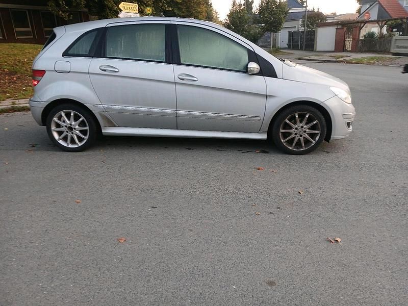 Grau Gebraucht 2006 Mercedes B200 Van / Kleinbus | 1.750 € (Superpreis) - Bild 1/4