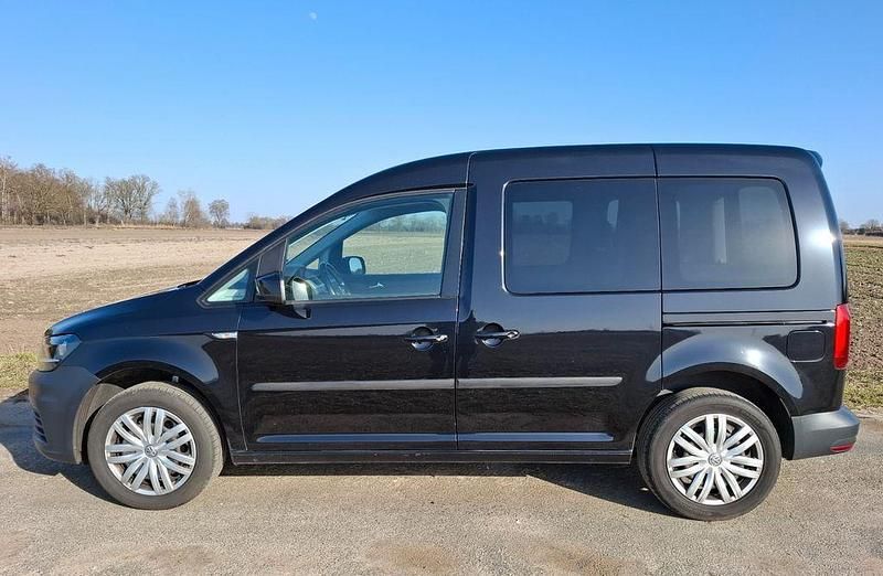 Gebraucht VW Caddy Trendline 150 PS (110 kW) 2017 Schwarz Van / Kleinbus