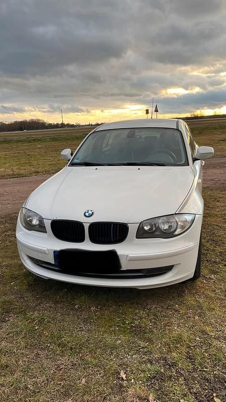 Gebraucht BMW 116 115 PS (84 kW) 2010 Weiß Kleinwagen
