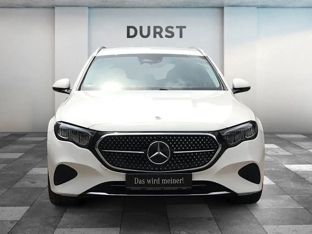 Gebraucht Mercedes E220 197 PS (144 kW) 2024 Polarweiss  unilack Limousine
