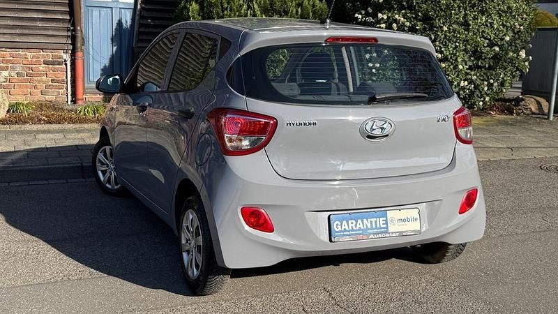 Gebraucht Hyundai i10 67 PS (49 kW) 2015 Grau Kleinwagen